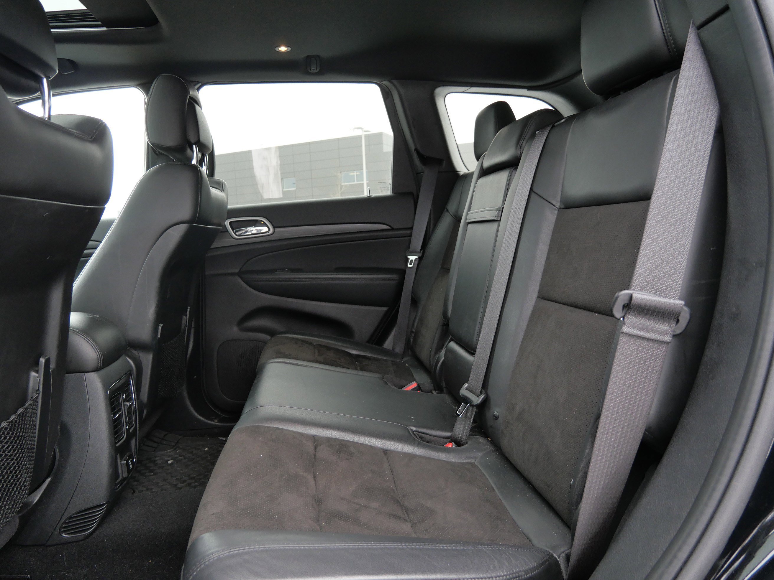 Used 2020 Jeep Grand Cherokee Altitude image 12