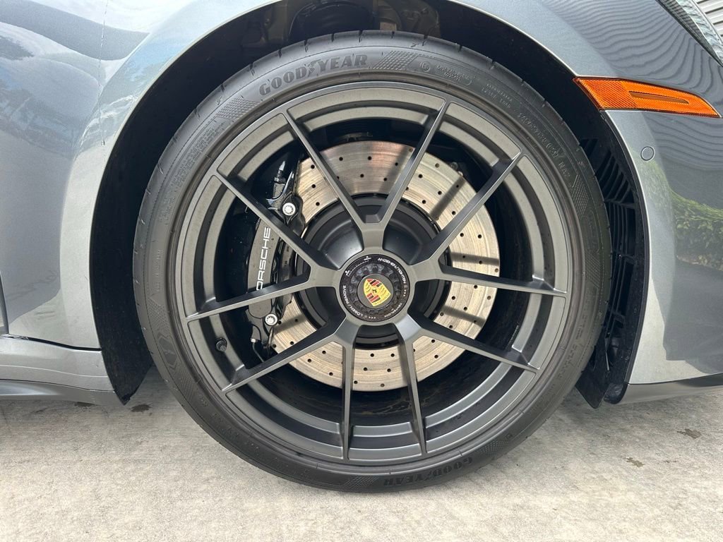 Used 2025 Porsche 911 Carrera GTS image 40