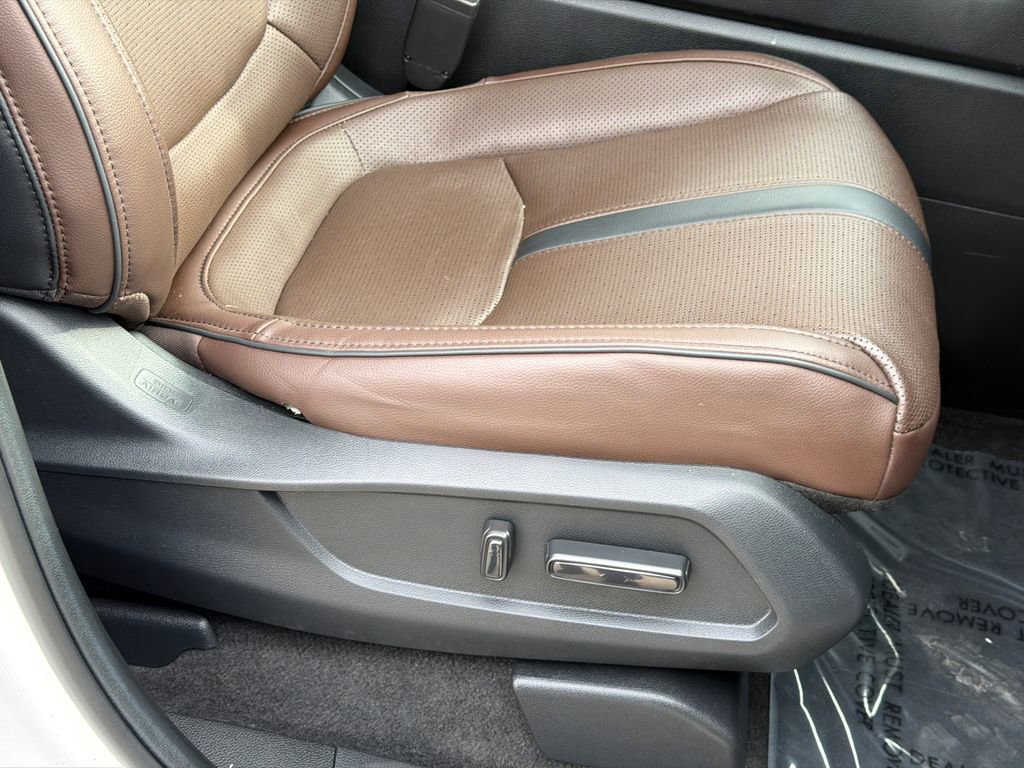 Used 2023 Honda Pilot Elite image 12