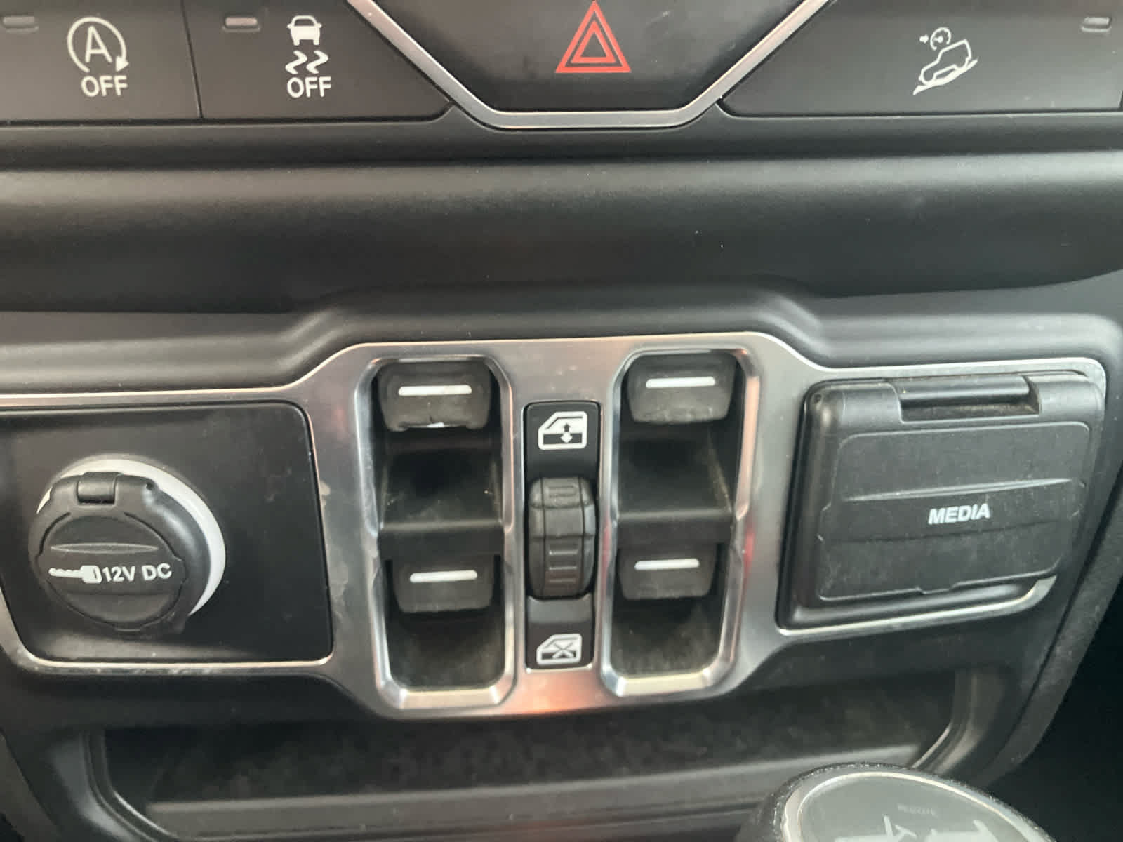 Used 2020 Jeep Wrangler Unlimited Sahara AWD/4WD image 27