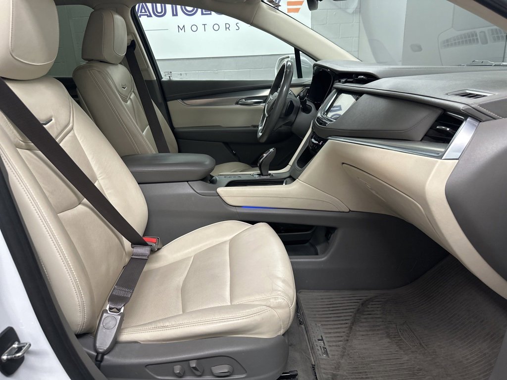 Used 2017 Cadillac XT5 Luxury w/ Driver Awareness Package image 20