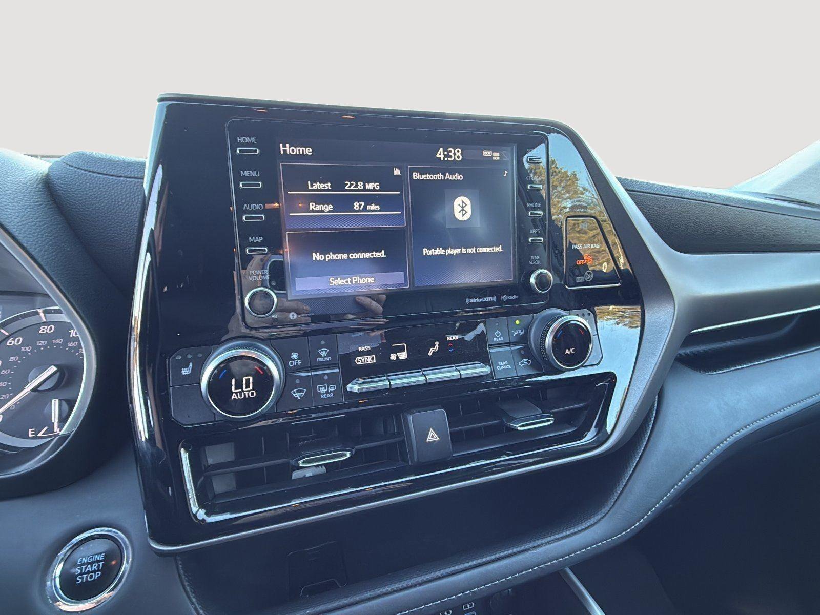 Used 2022 Toyota Highlander XLE image 14