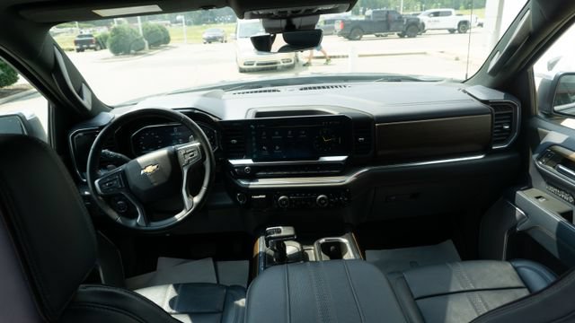 Used 2023 Chevrolet Silverado 1500 High Country w/ High Country Premium Package AWD/4WD image 12