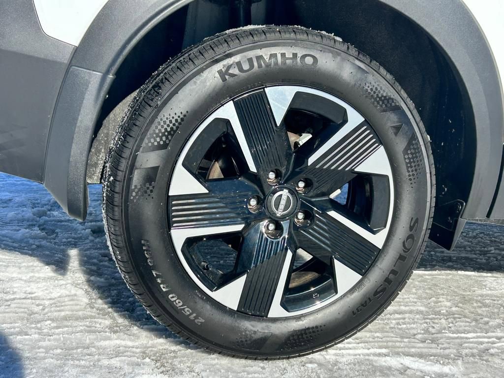 Used 2025 Nissan Kicks SV AWD/4WD image 44