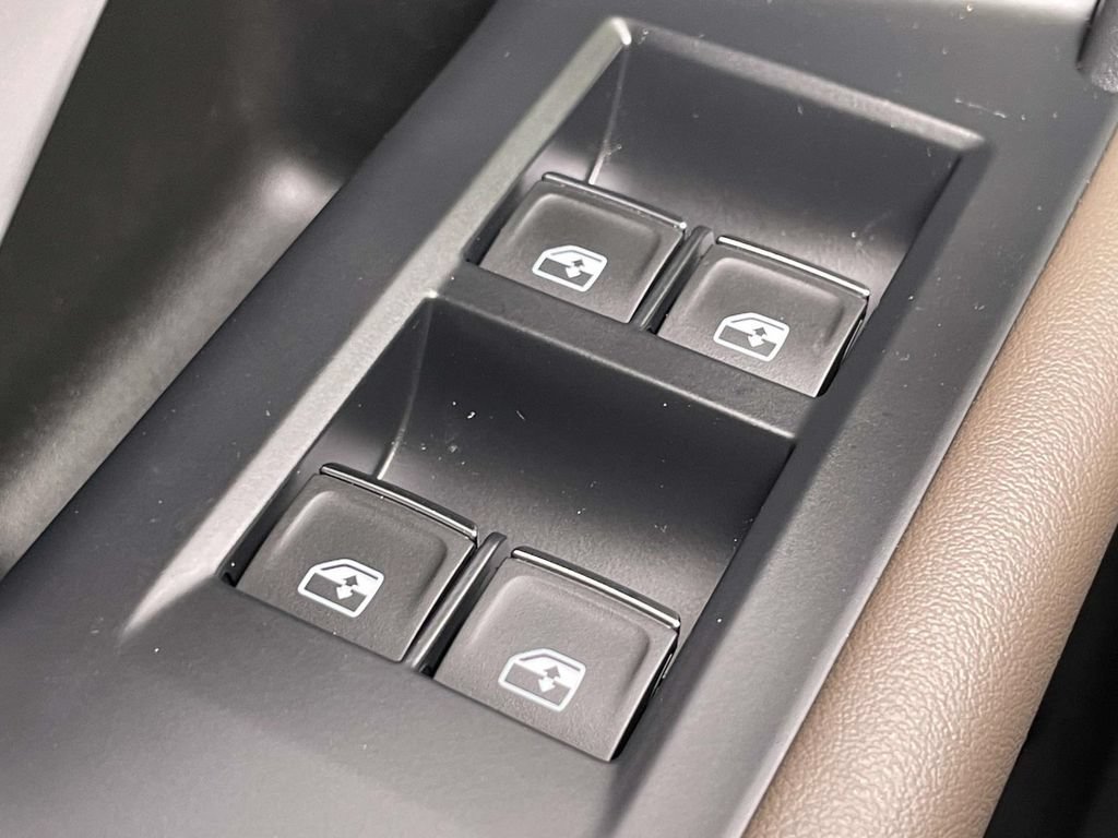 Certified 2025 Audi Q5 Premium Plus w/ Premium Plus AWD/4WD image 37