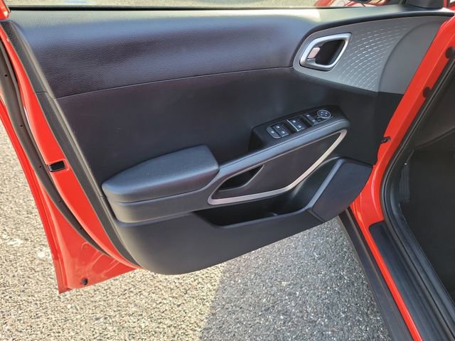 Used 2025 Kia Soul LX w/ LX Technology Package image 16