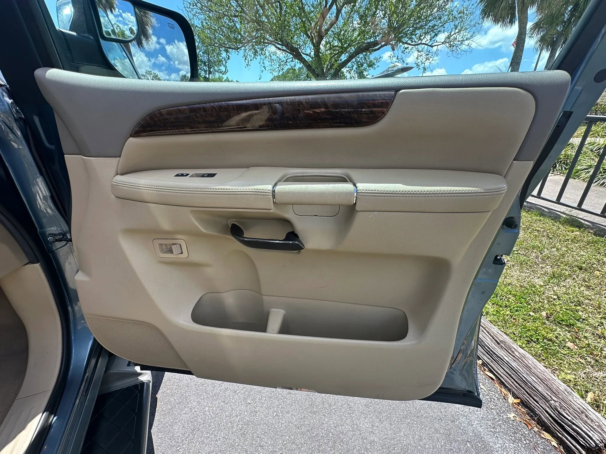 Used 2011 Nissan Armada SL image 18