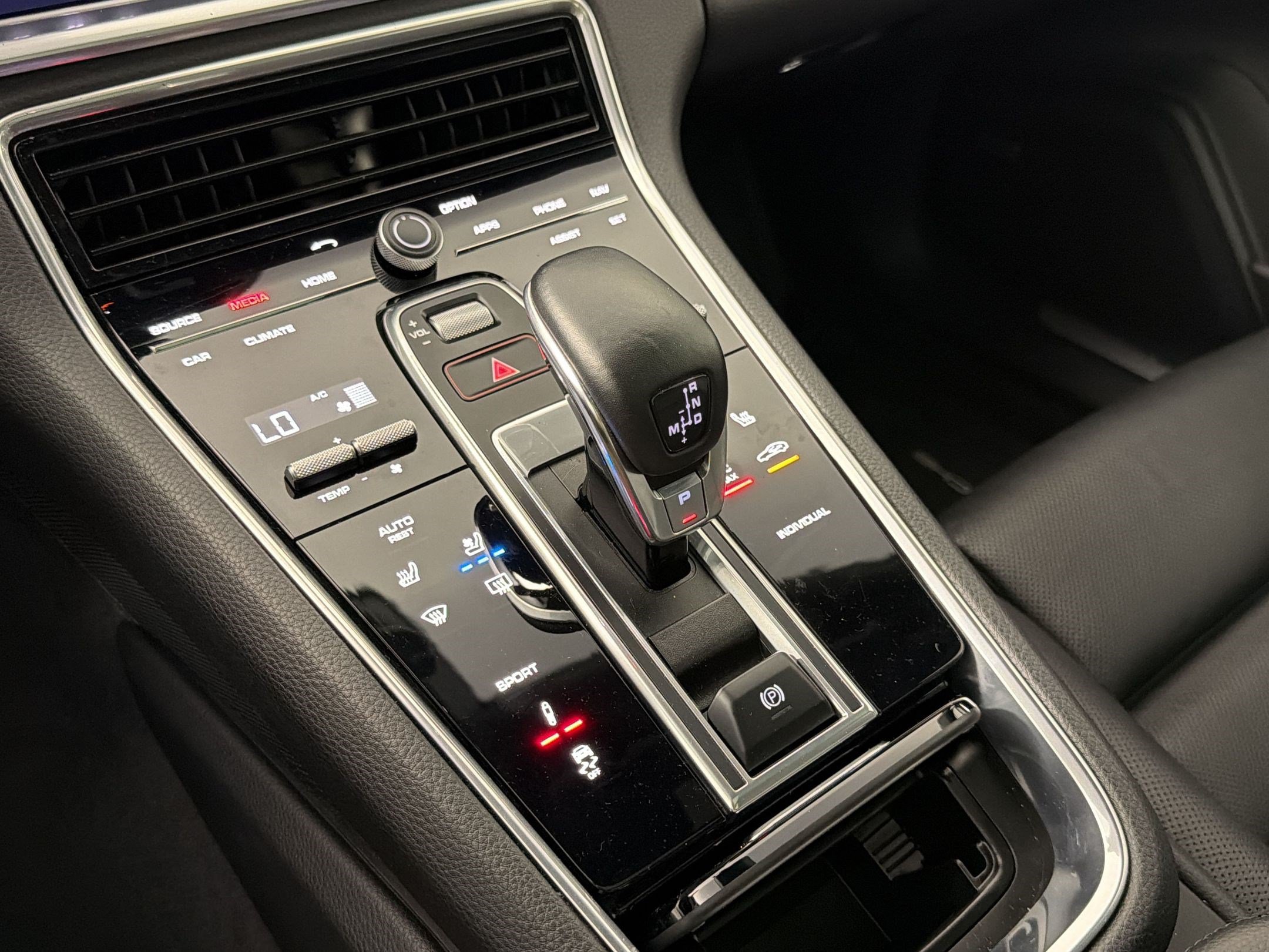 Certified 2019 Porsche Panamera image 18