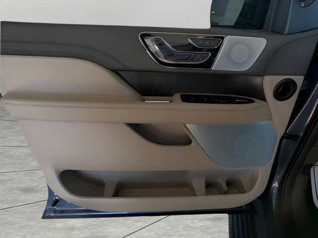 Used 2023 Lincoln Navigator Reserve image 6