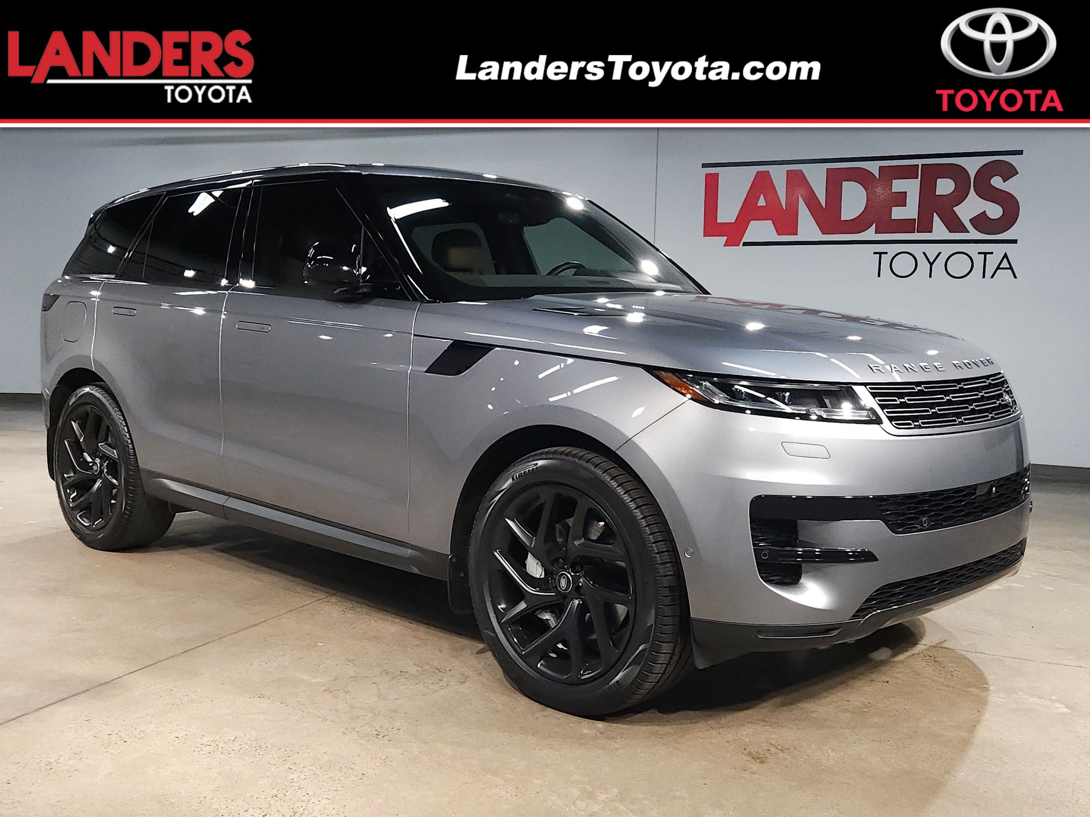 Used 2024 Land Rover Range Rover Sport SE AWD/4WD image 1
