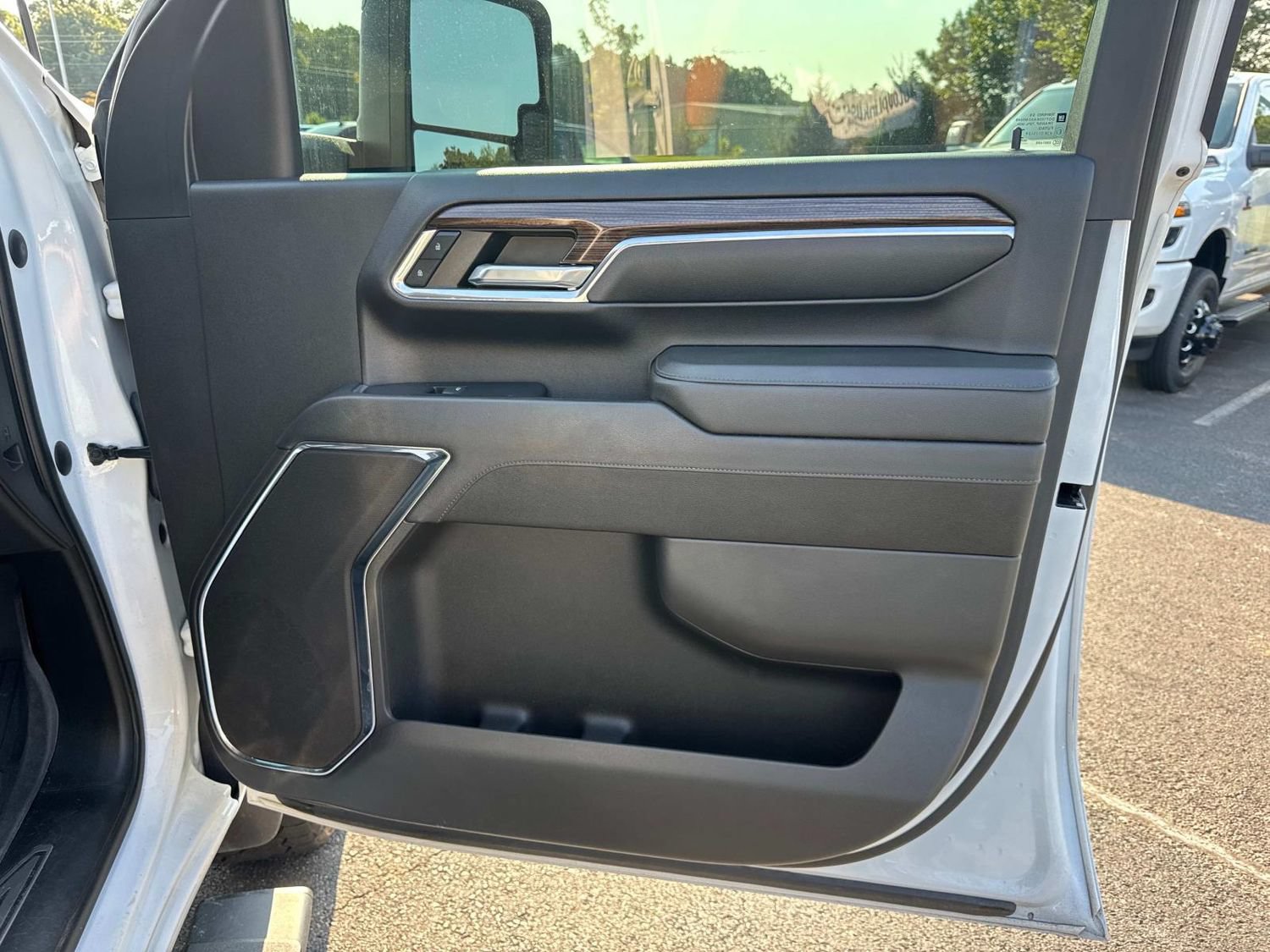 Used 2024 Chevrolet Silverado 2500 LT AWD/4WD image 25