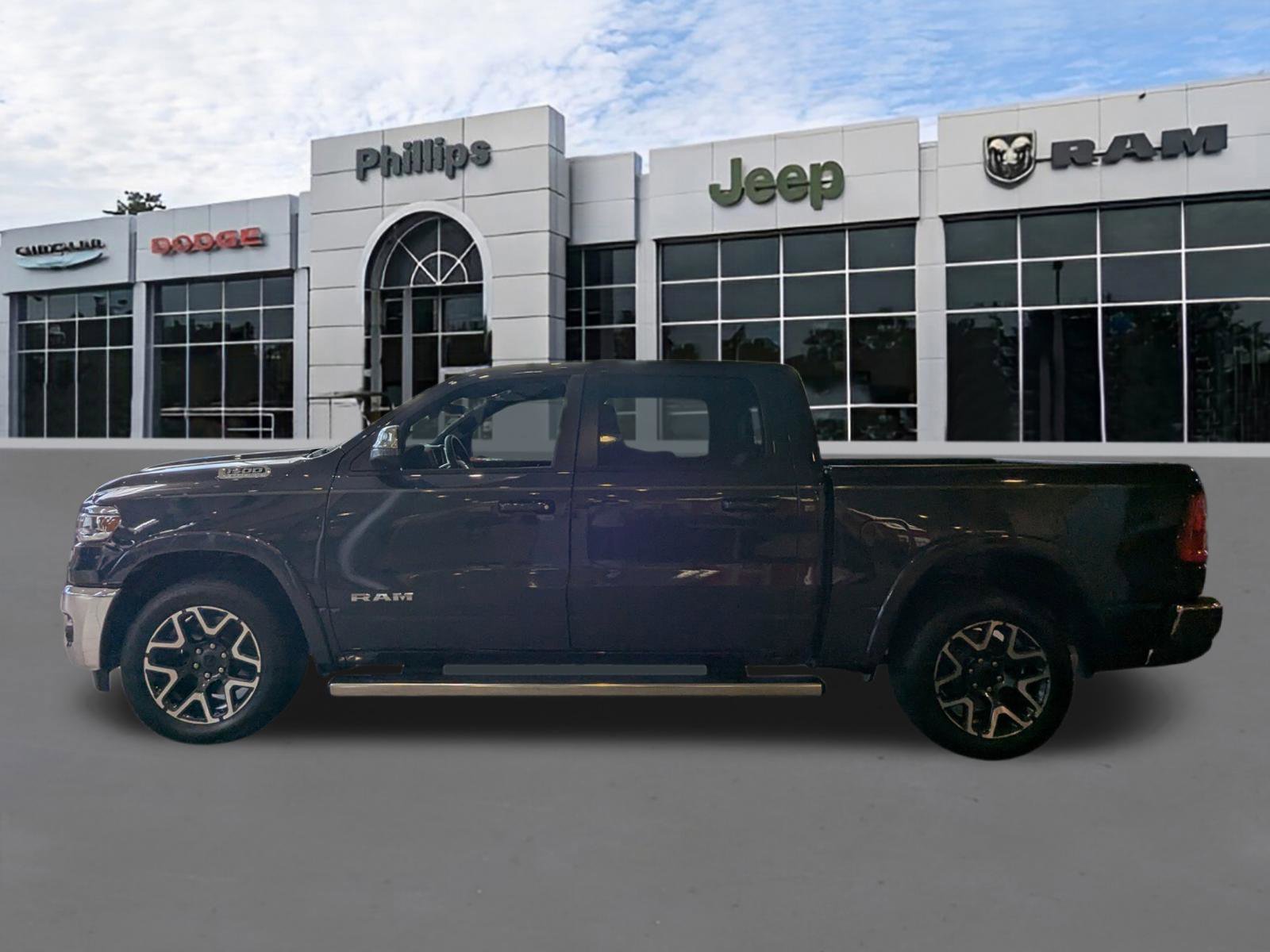 New 2026 RAM 1500 Laramie AWD/4WD image 6