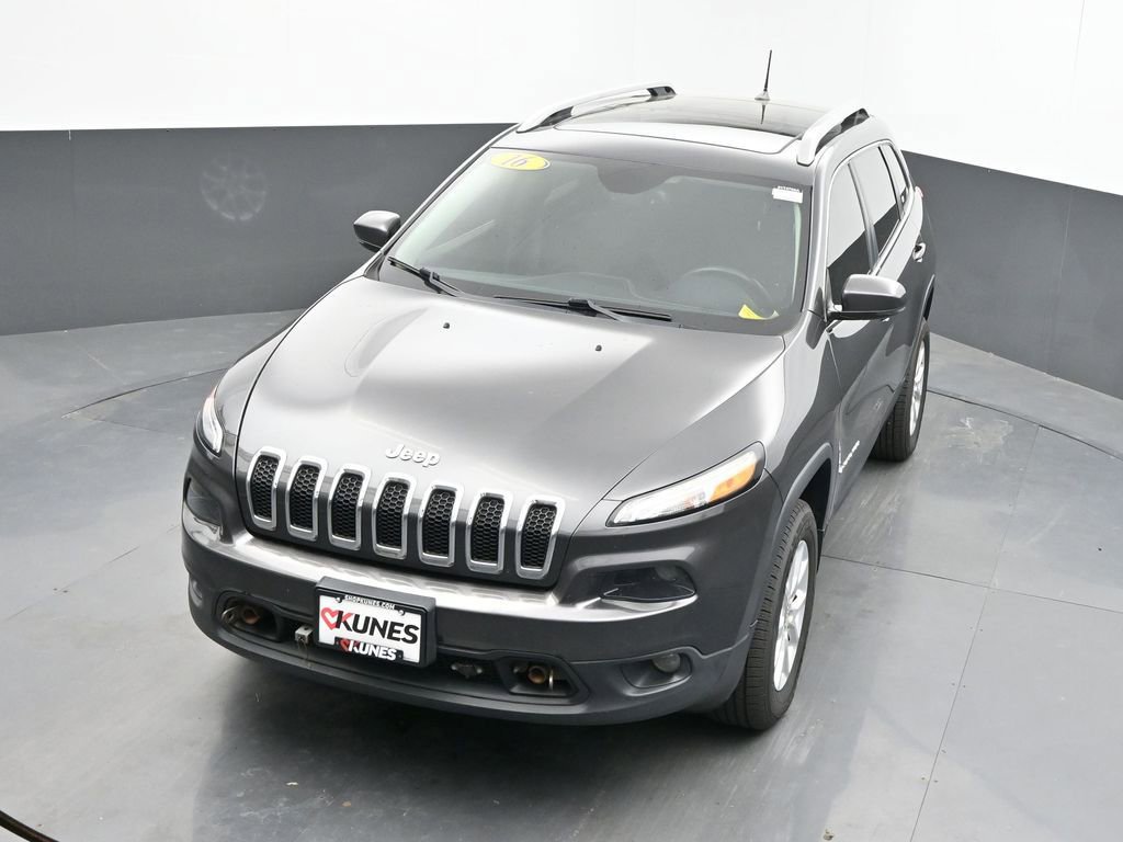 Used 2016 Jeep Cherokee Latitude w/ Comfort/Convenience Group AWD/4WD image 39