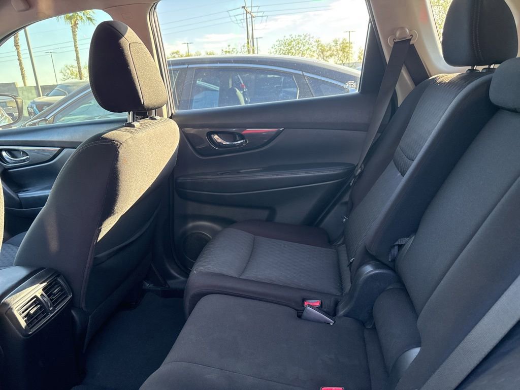 Used 2018 Nissan Rogue SV image 9