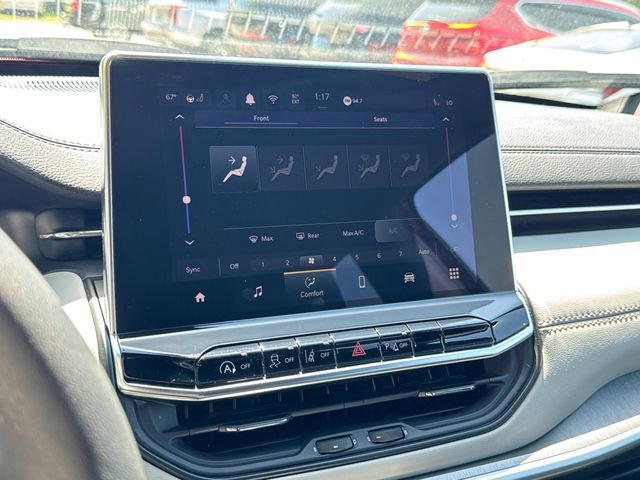 Used 2025 Jeep Compass Limited image 21