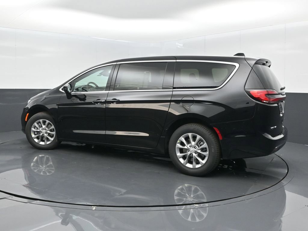 New 2026 Chrysler Pacifica Select image 5