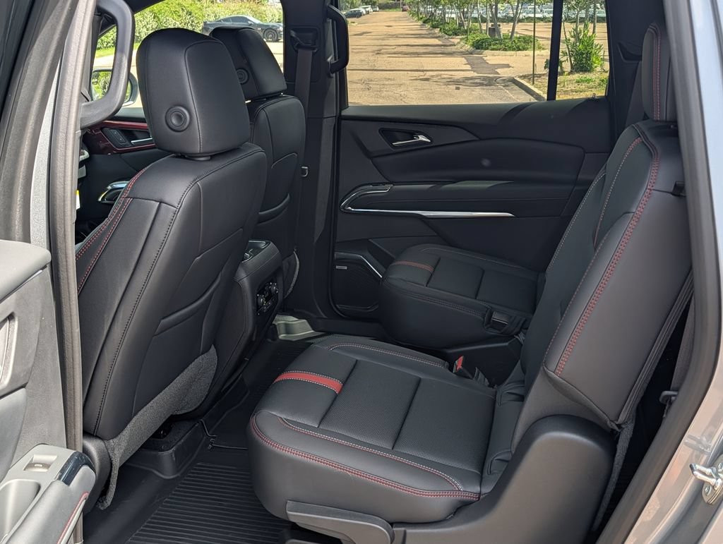 New 2026 Chevrolet Traverse RS w/ LPO, Floor Liner Package FWD image 29