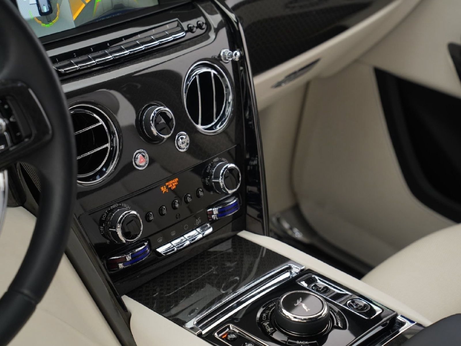 Certified 2021 Rolls-Royce Cullinan Black Badge AWD/4WD image 21