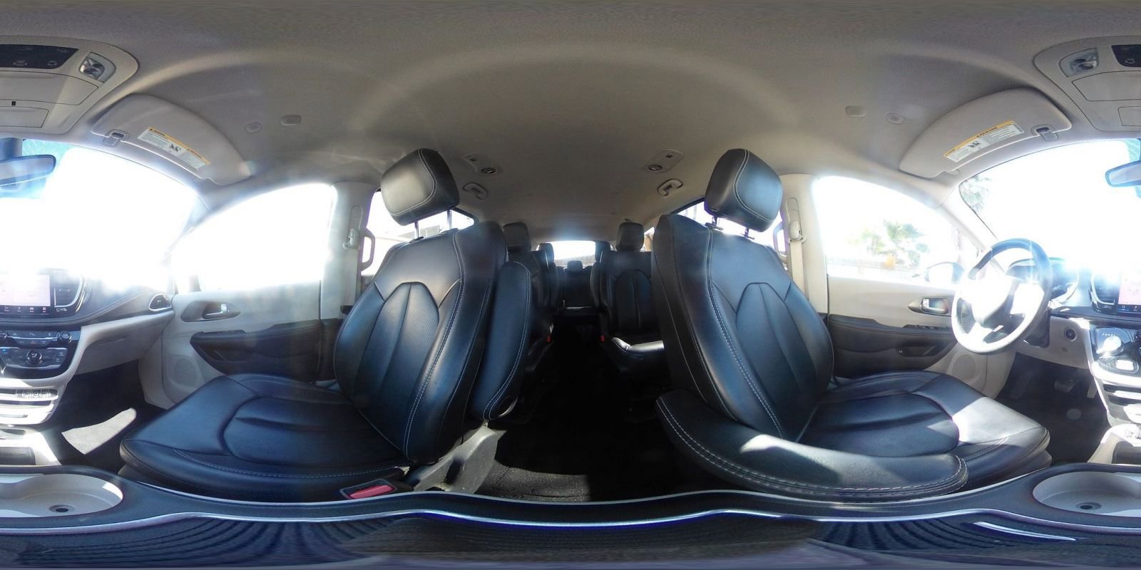 Used 2023 Chrysler Pacifica Touring-L image 45