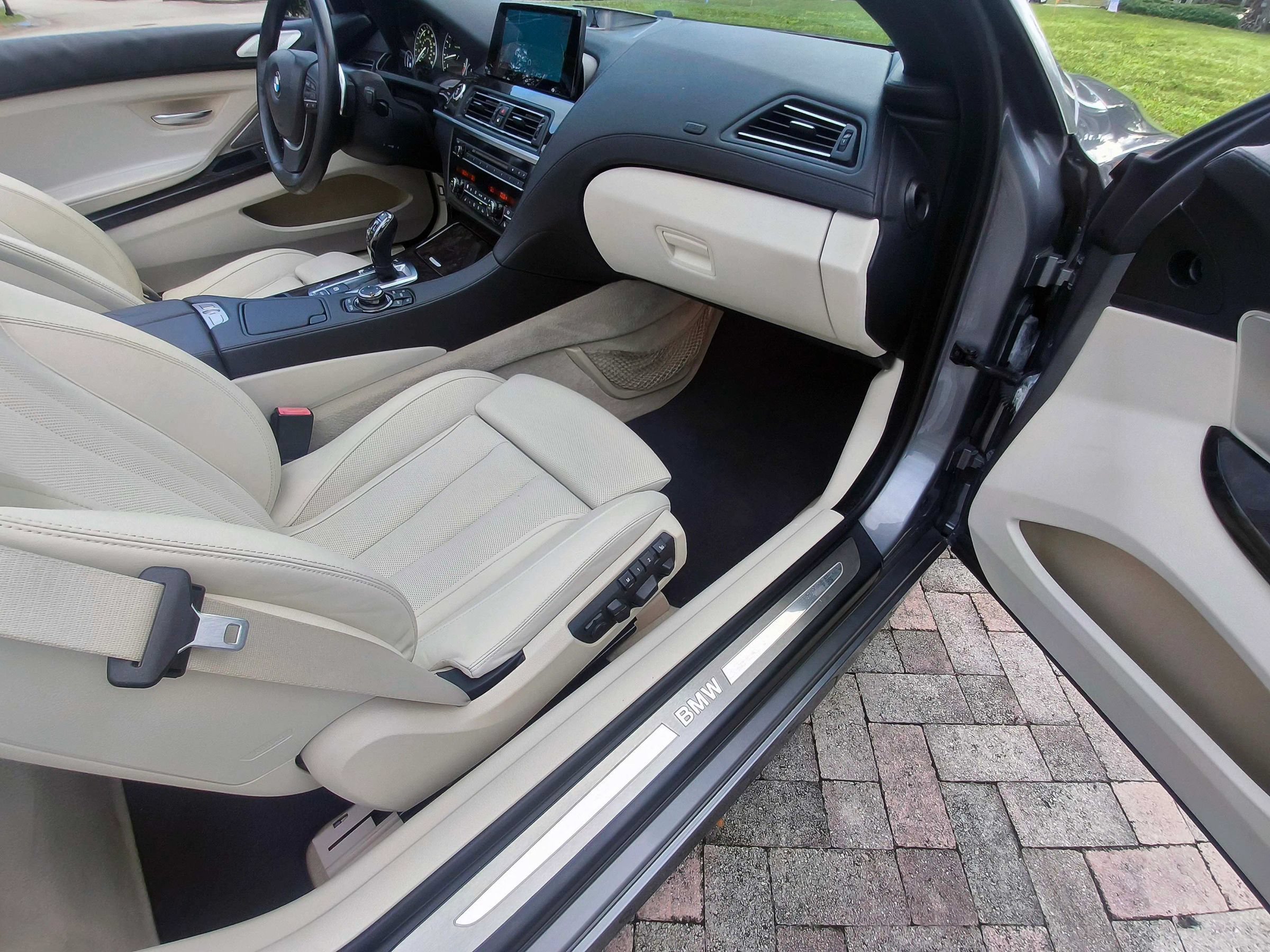 Used 2012 BMW 650i Convertible RWD image 38