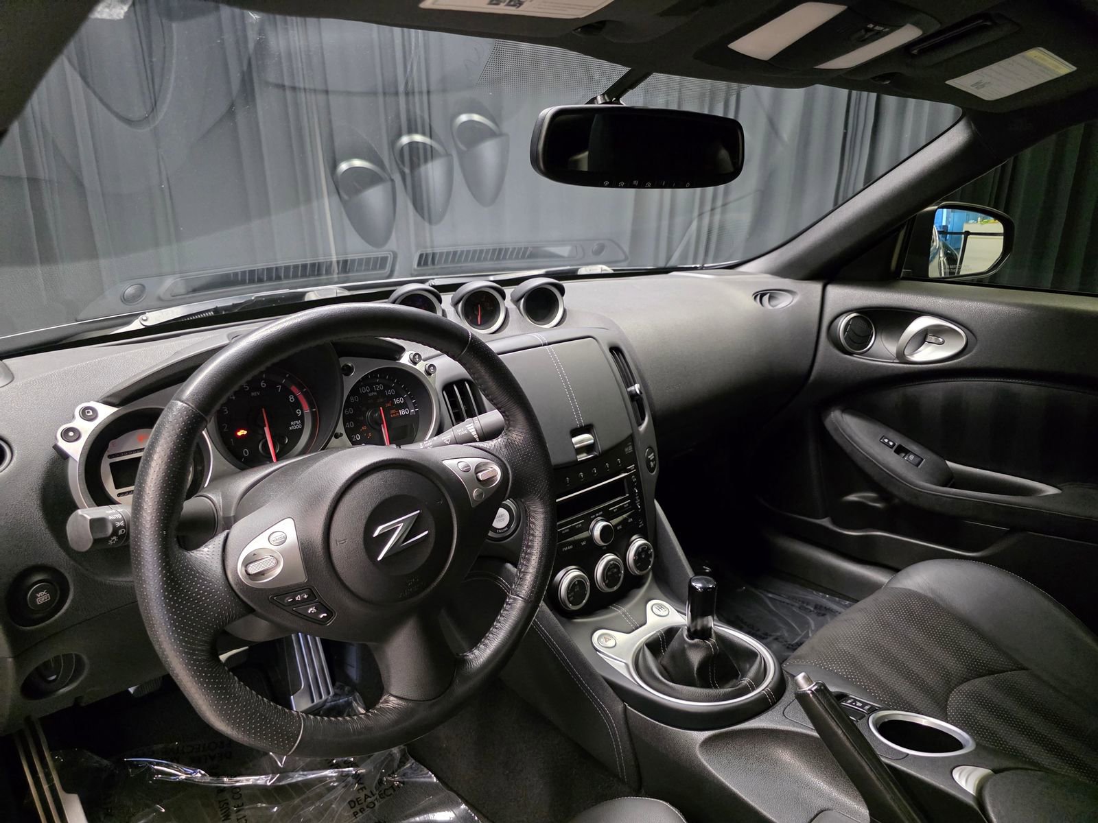 Used 2009 Nissan 370Z Touring w/ Sport Pkg RWD image 38