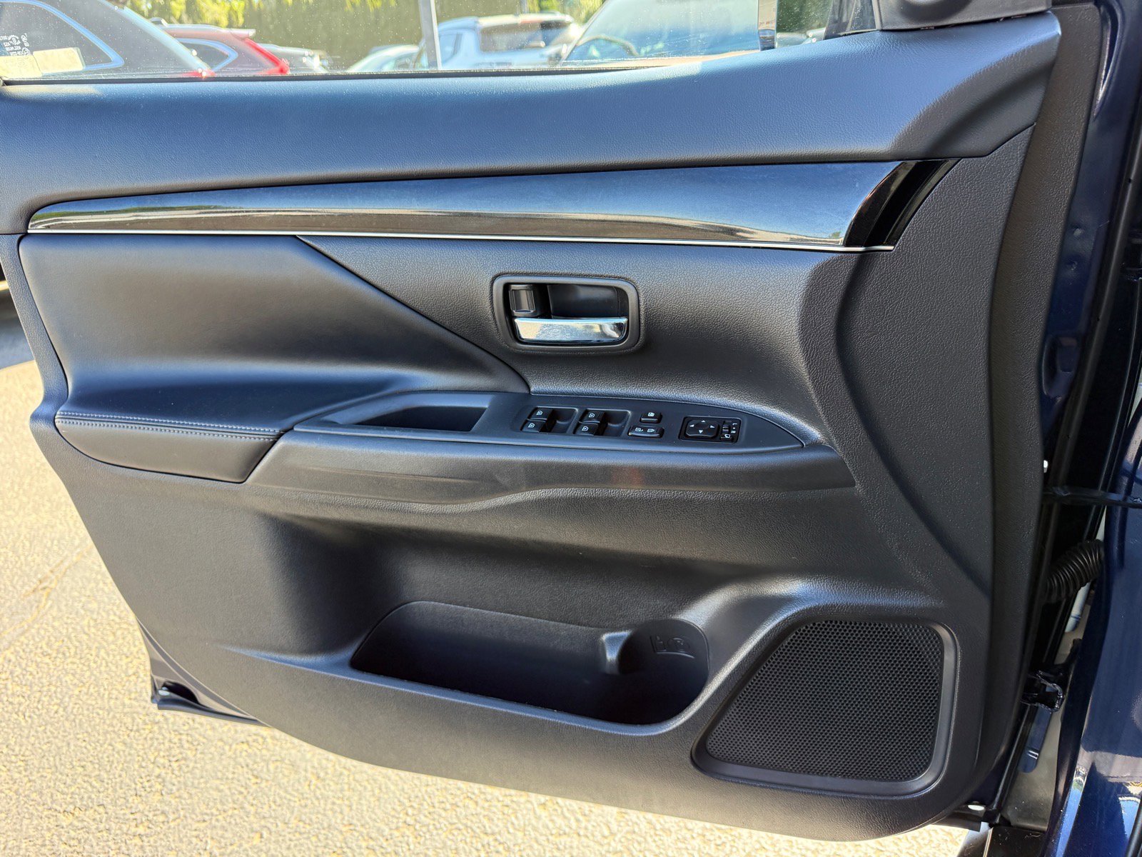 Used 2020 Mitsubishi Outlander SE image 21