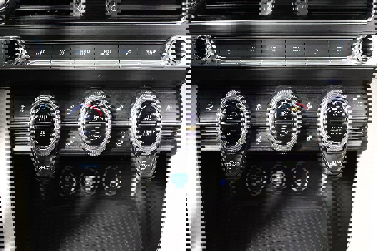 Used 2023 Genesis G70 2.0T w/ Sport Prestige Package image 13