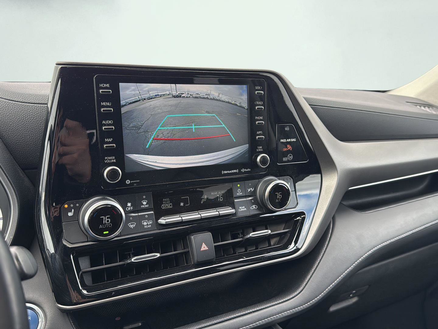 Used 2021 Toyota Highlander XLE image 15