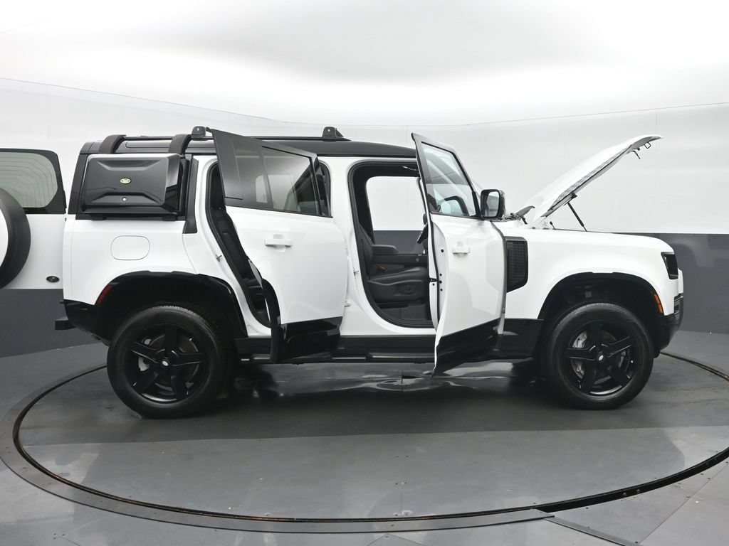 Used 2023 Land Rover Defender 110 X-Dynamic SE AWD/4WD image 40