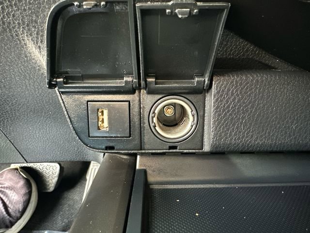 Used 2024 Toyota Camry SE w/ Convenience Package image 39