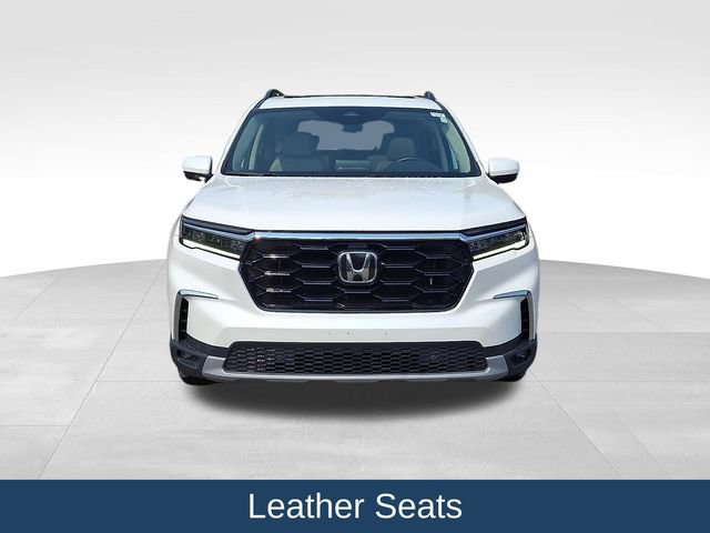 Used 2025 Honda Pilot Touring image 3