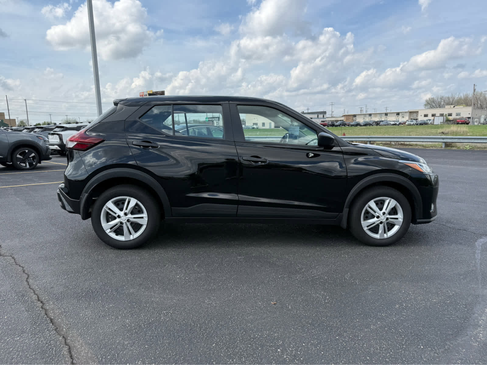 Used 2025 Nissan Kicks Play S FWD image 9