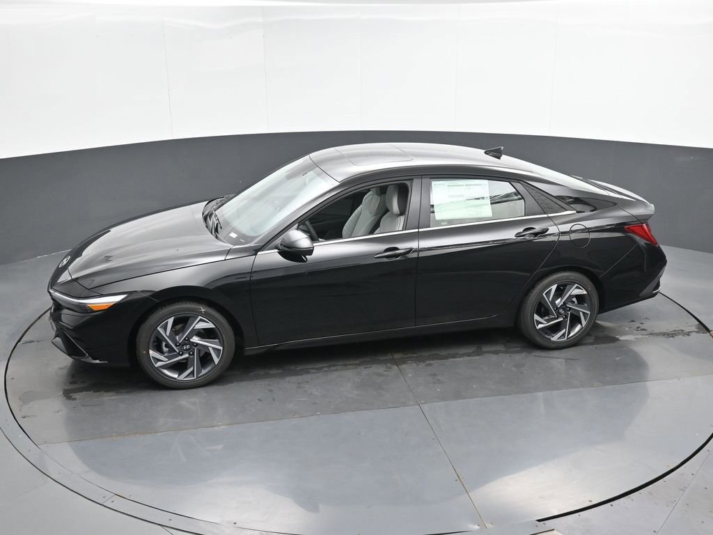 New 2025 Hyundai Elantra Limited image 43