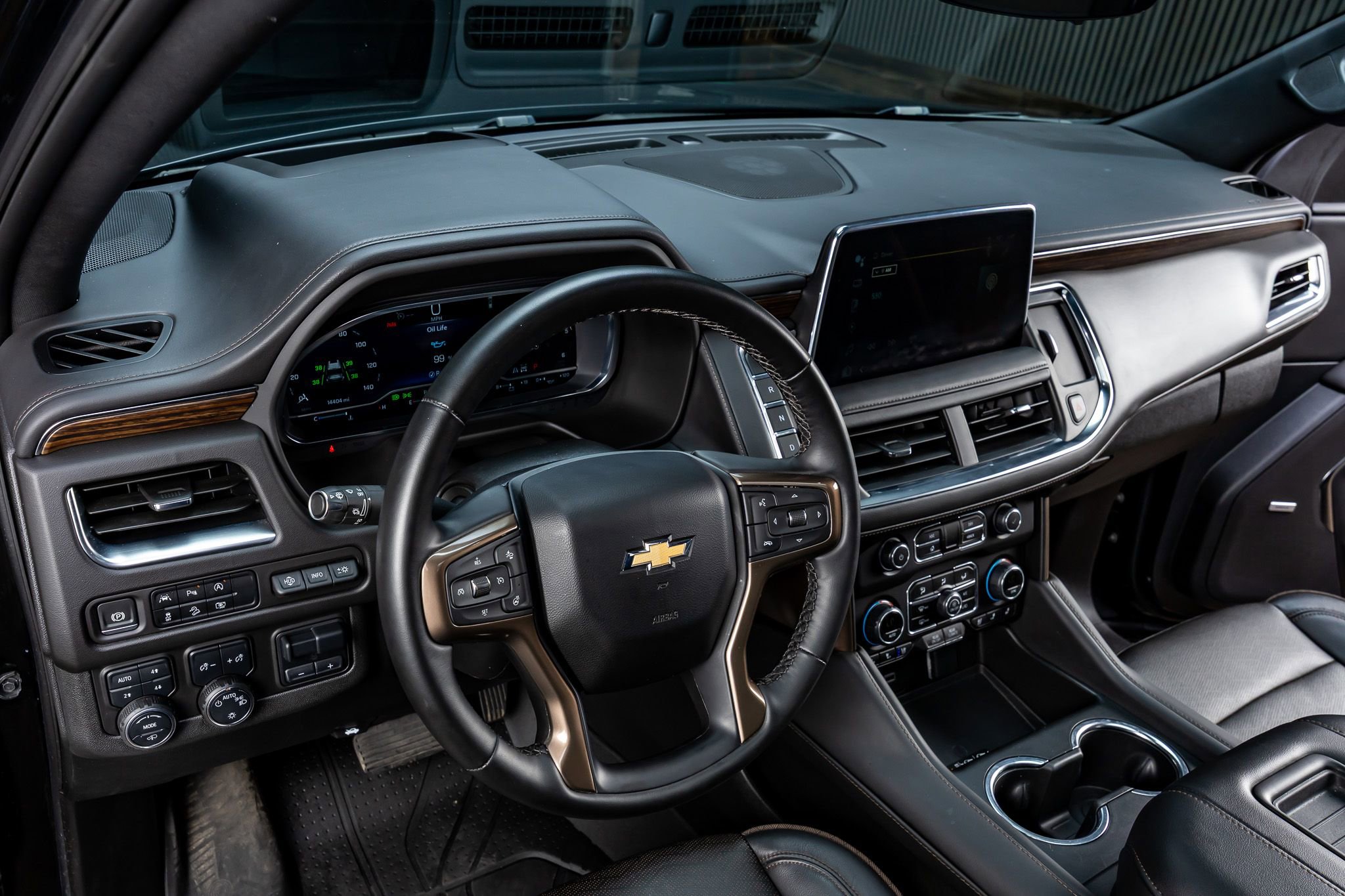 Used 2024 Chevrolet Tahoe High Country AWD/4WD image 17
