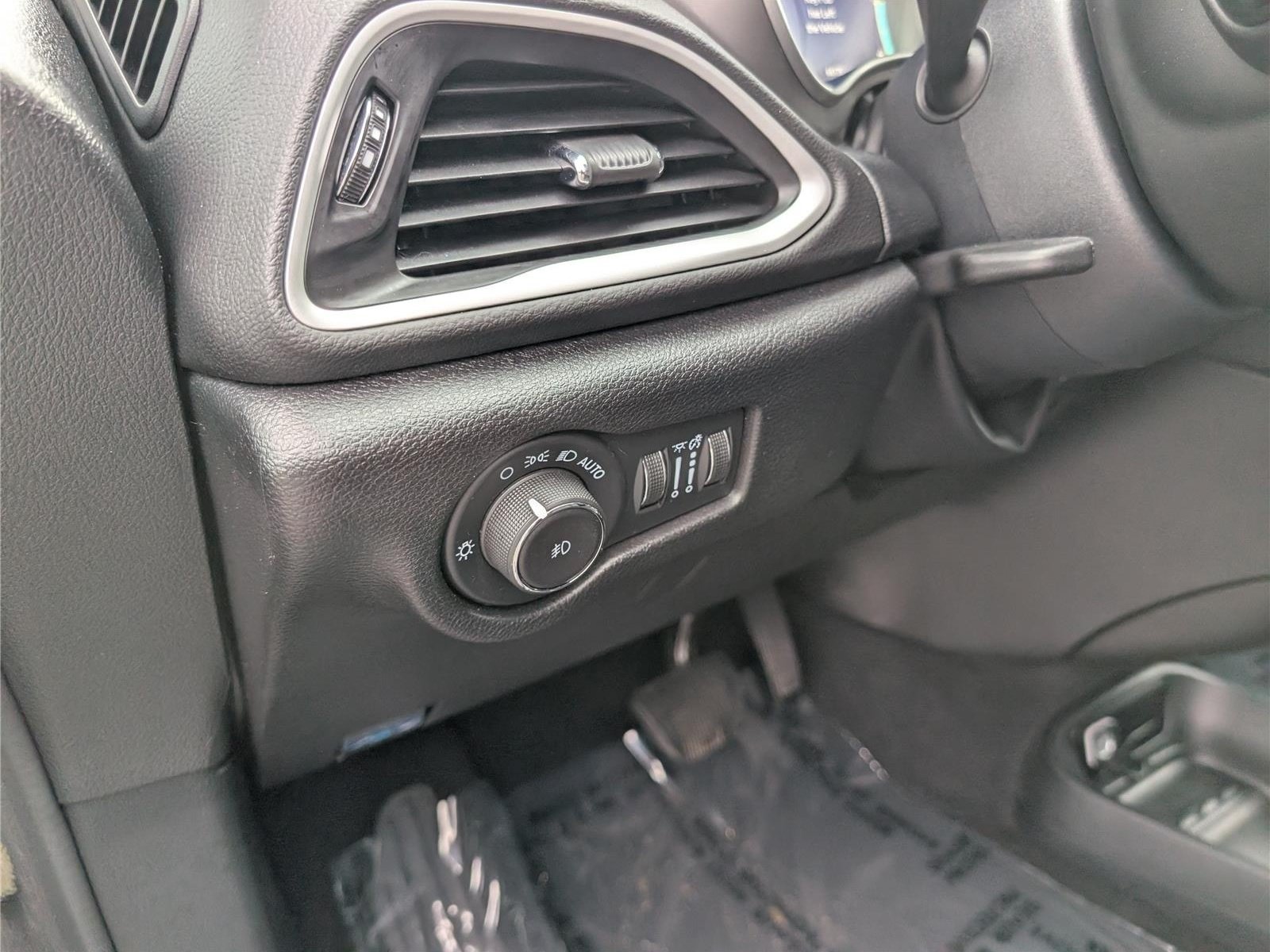 Used 2025 Chrysler Pacifica Select FWD image 22