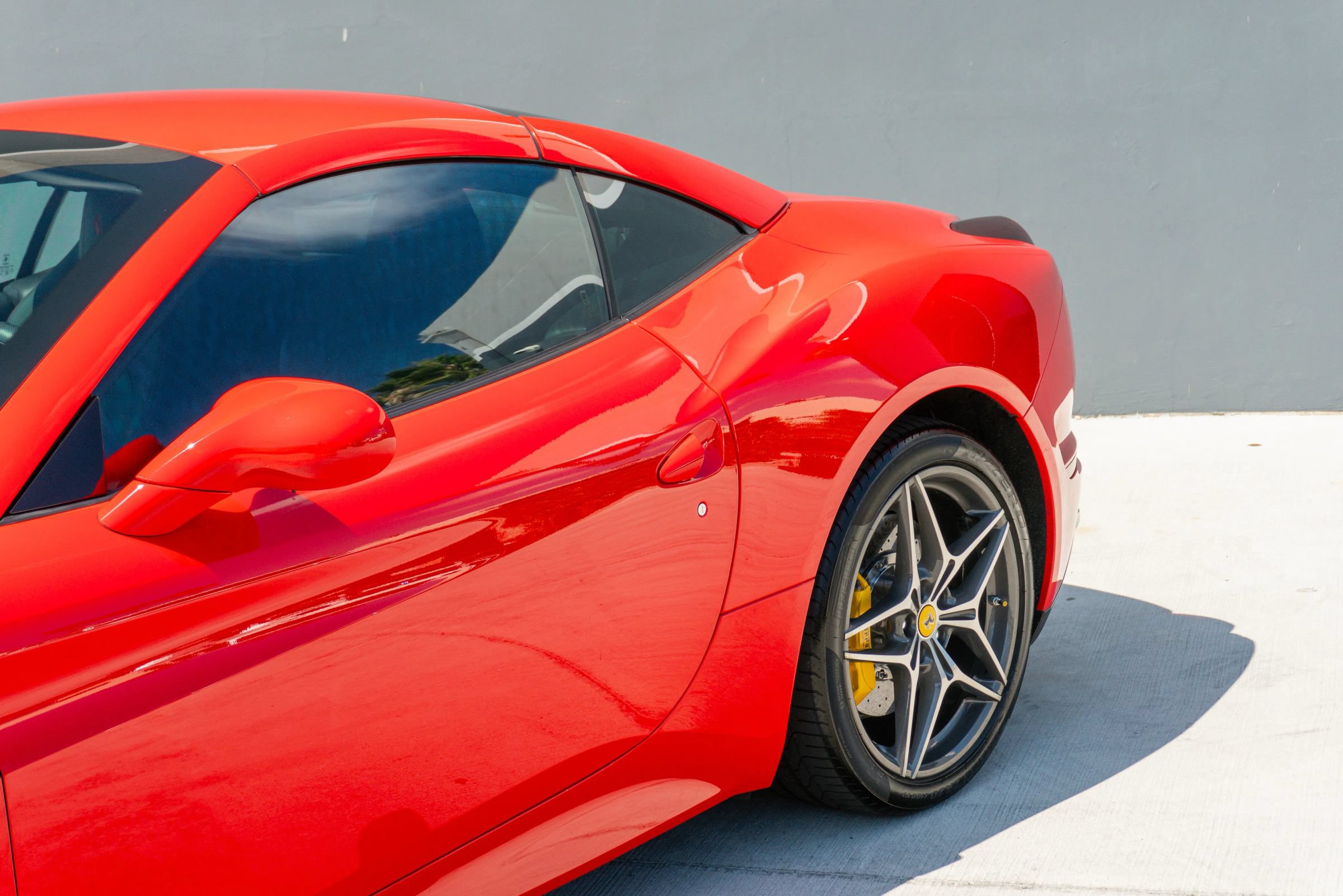 Used 2017 Ferrari California T RWD image 25