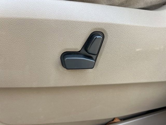 Used 2009 Chrysler Town & Country Touring image 22