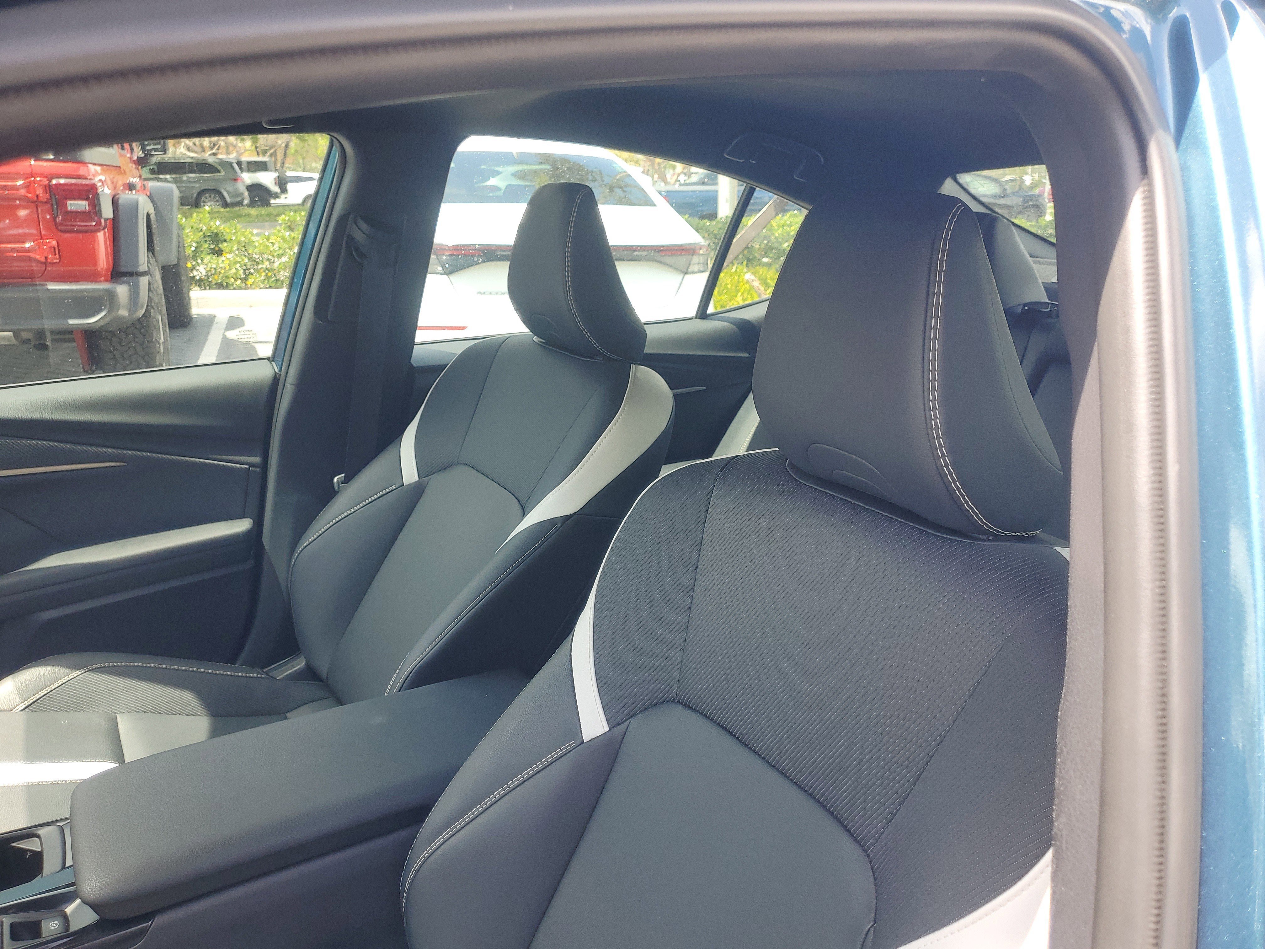 Used 2025 Toyota Camry SE image 16