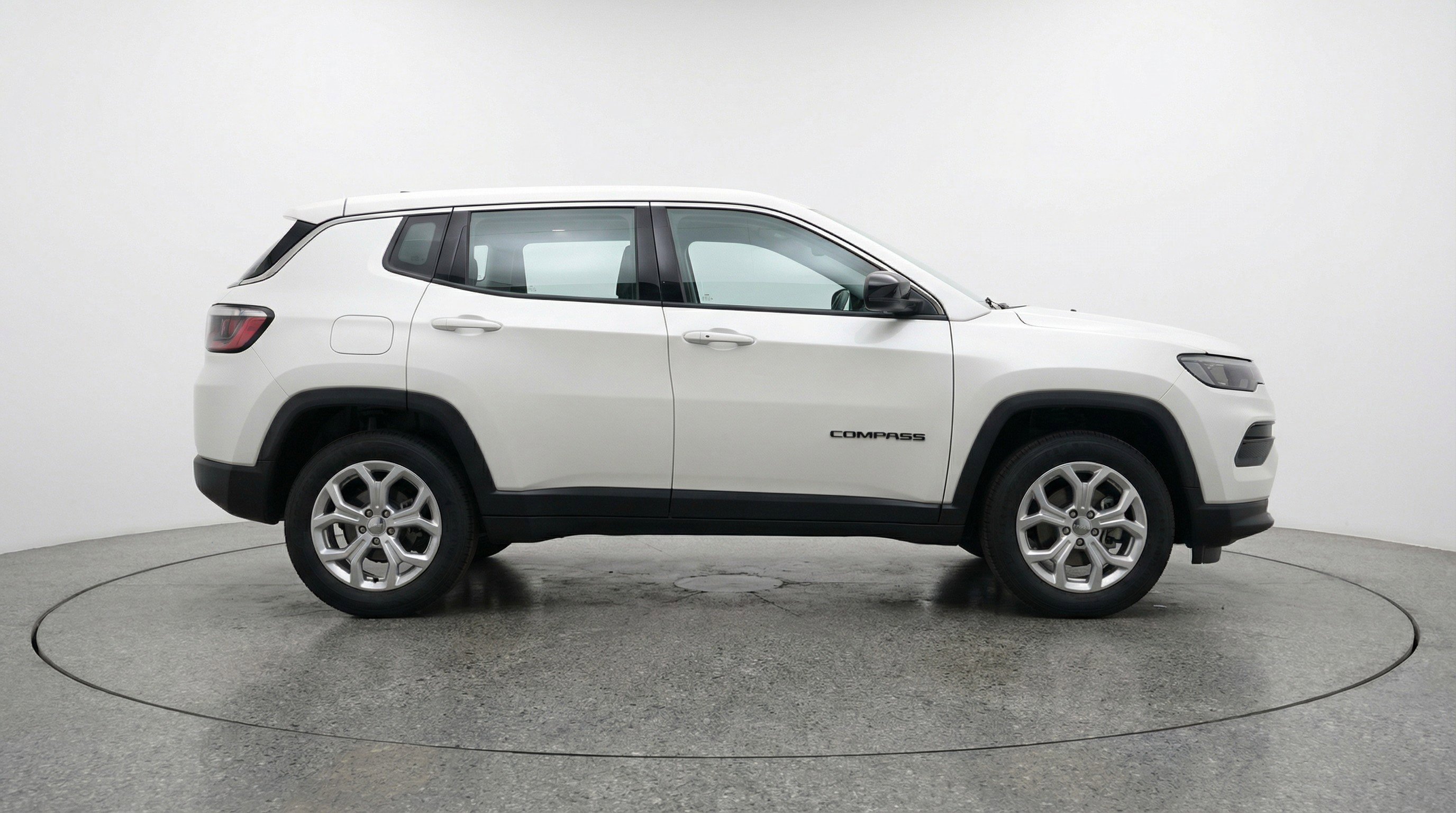 Used 2025 Jeep Compass Latitude image 11