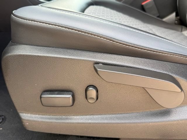 Used 2022 Chevrolet Colorado Z71 w/ Safety Package AWD/4WD image 14