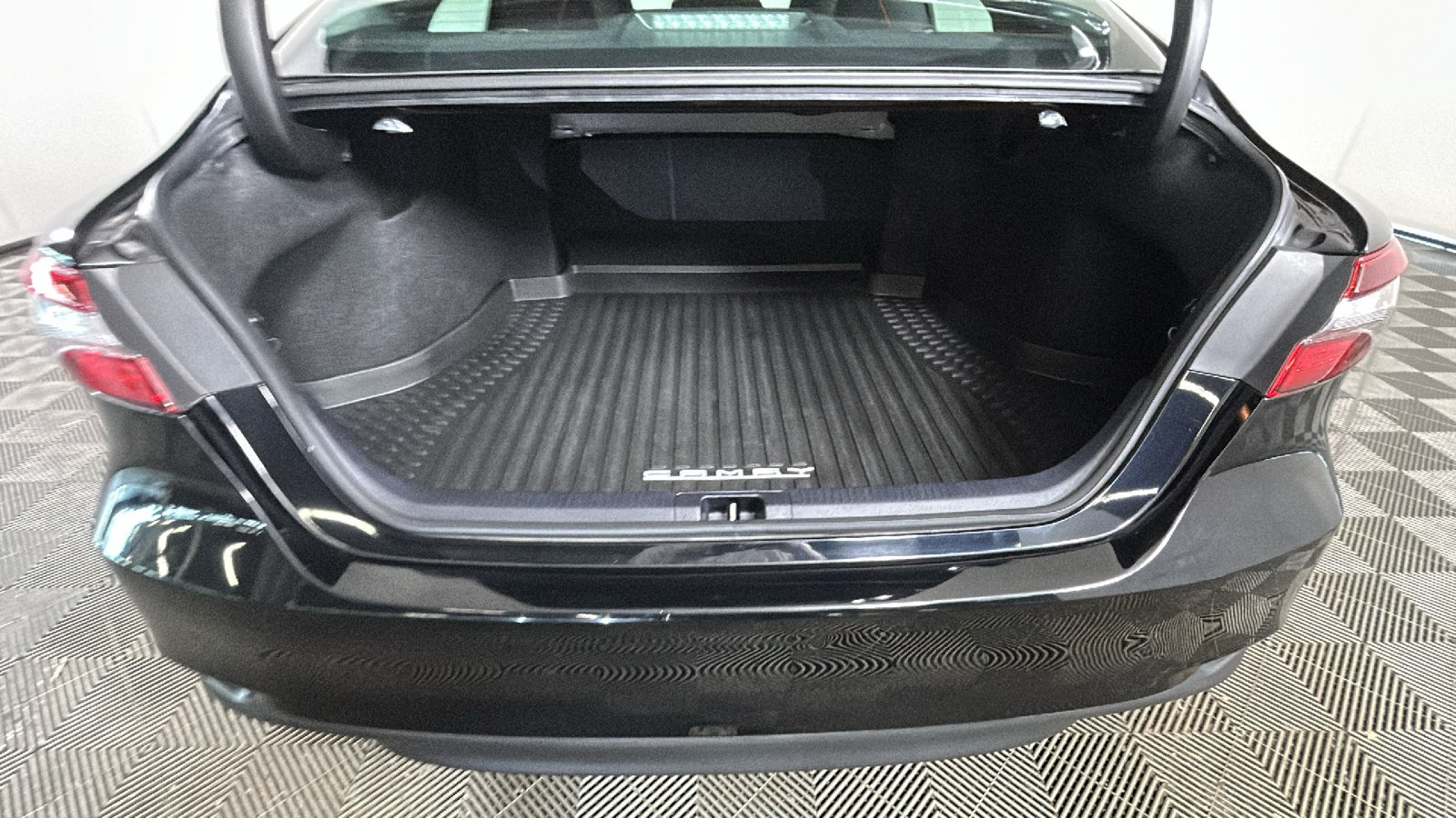 Used 2023 Toyota Camry LE FWD image 27
