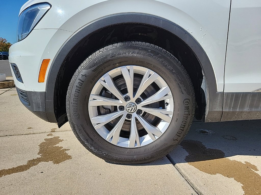 Used 2018 Volkswagen Tiguan SE w/ Panoramic Sunroof Package AWD/4WD image 8