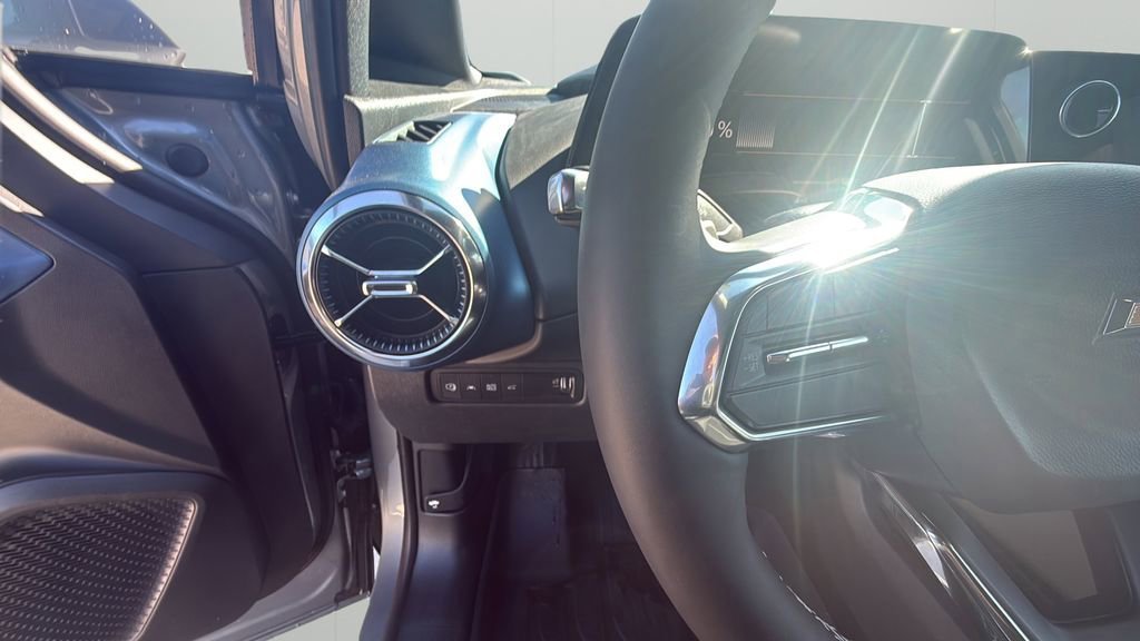 New 2026 Chevrolet Equinox EV LT w/ Convenience Package II AWD/4WD image 18