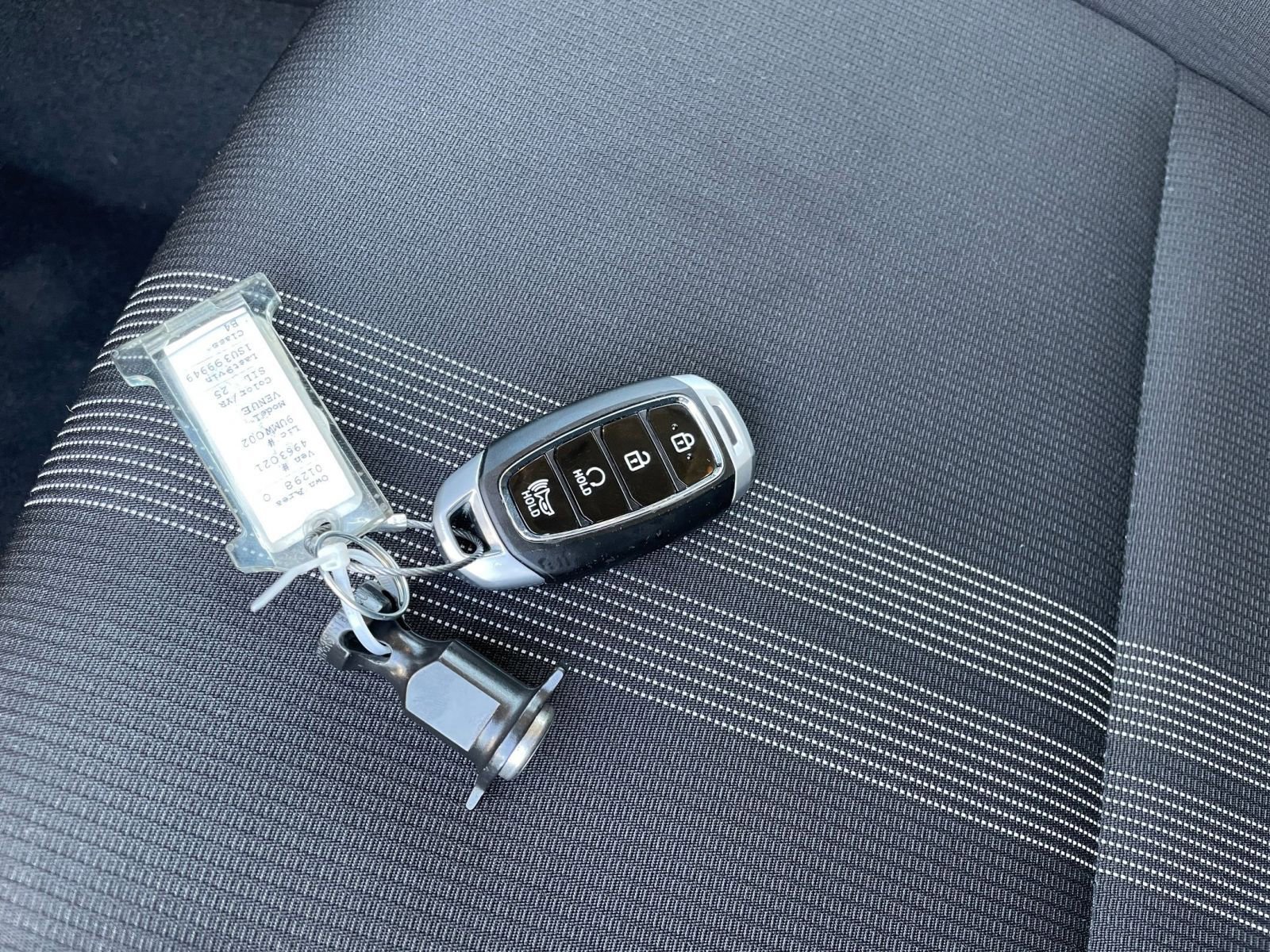 Used 2025 Hyundai Venue SEL image 21