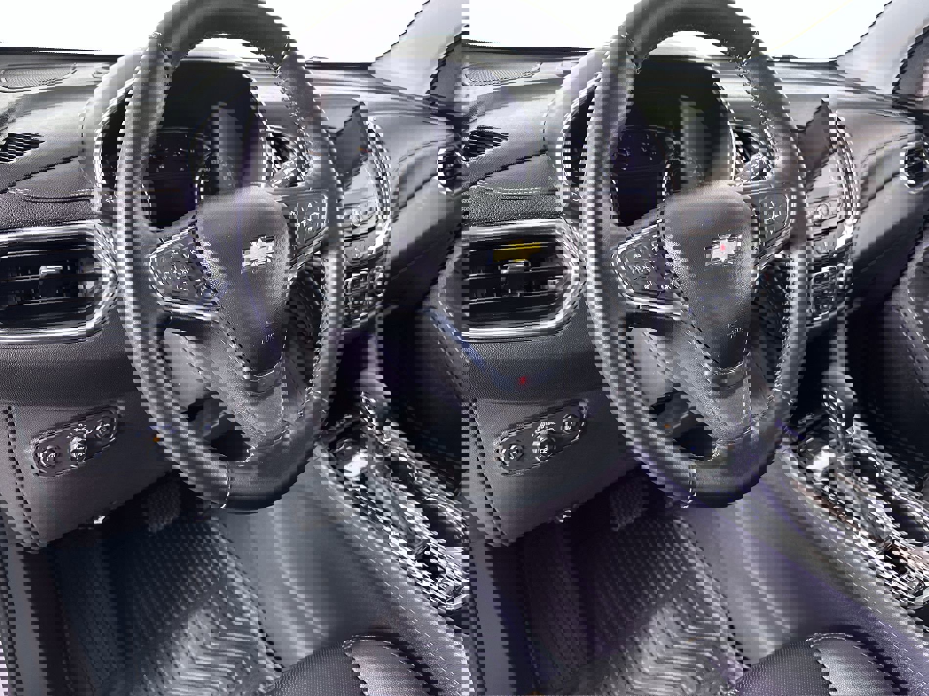 Used 2024 Chevrolet Equinox Premier image 46