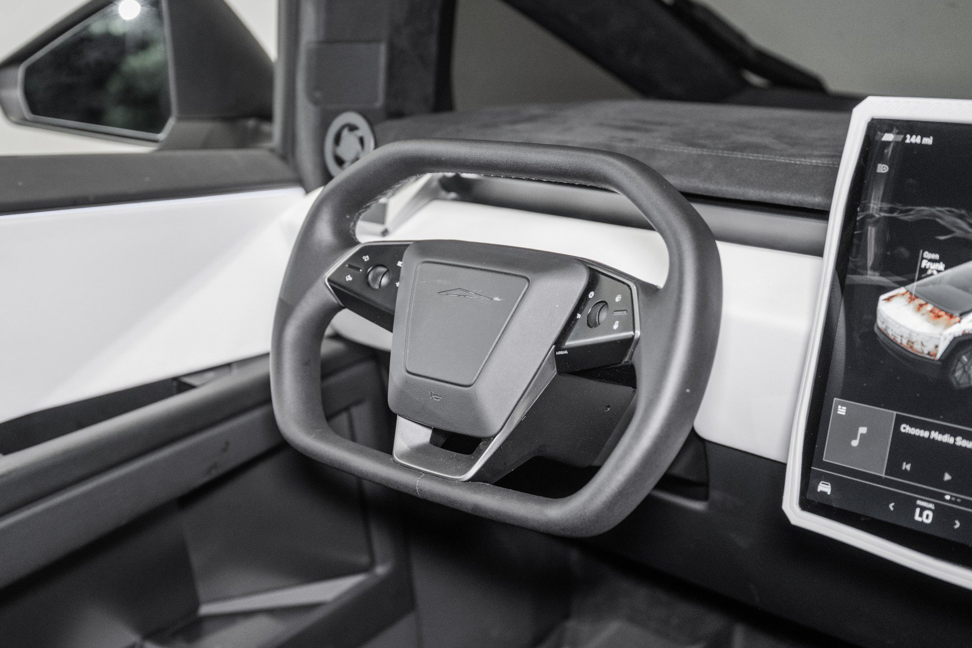 Used 2024 Tesla Cybertruck Cyberbeast AWD/4WD image 28