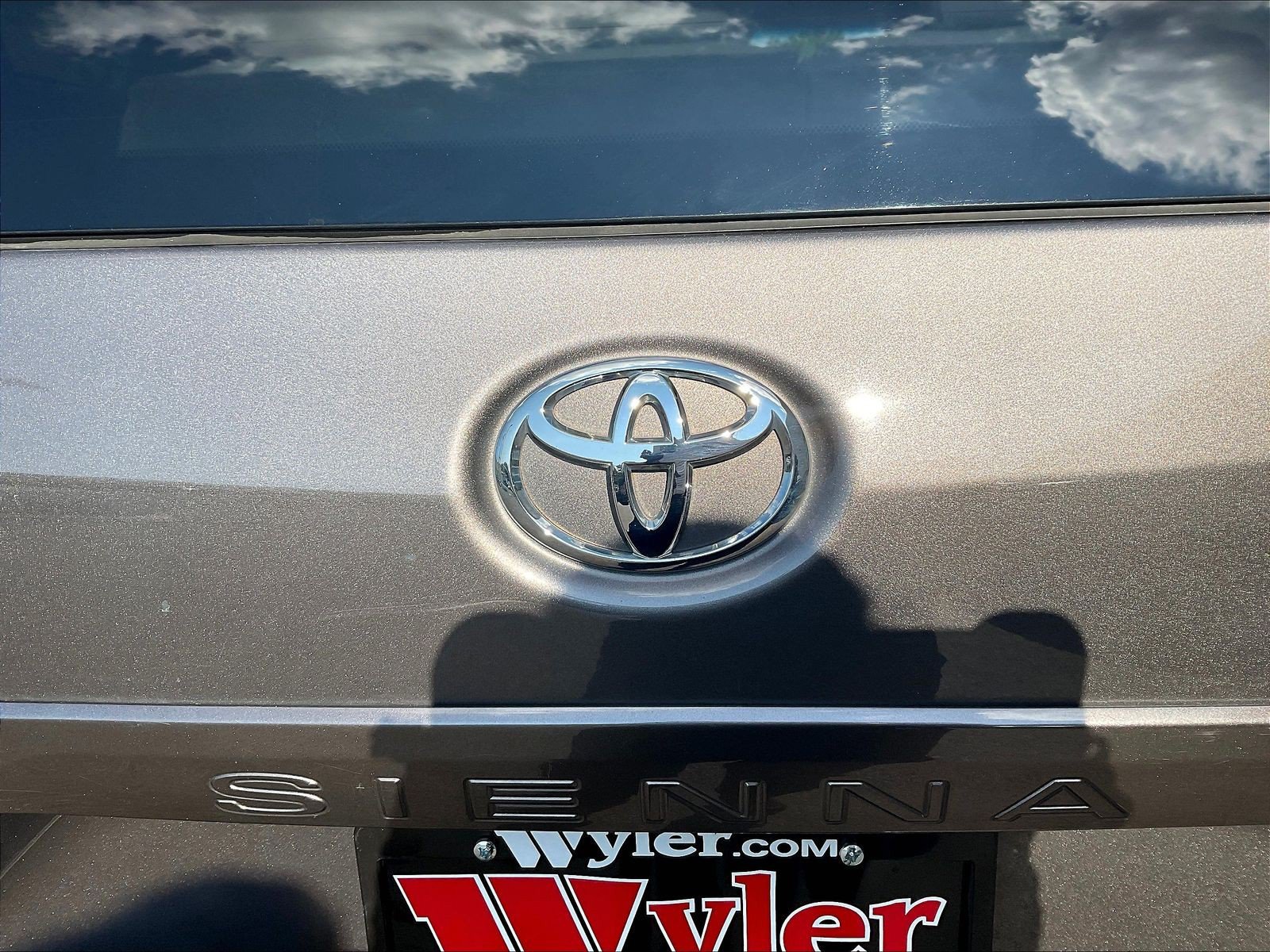 Used 2015 Toyota Sienna XLE Premium FWD image 24