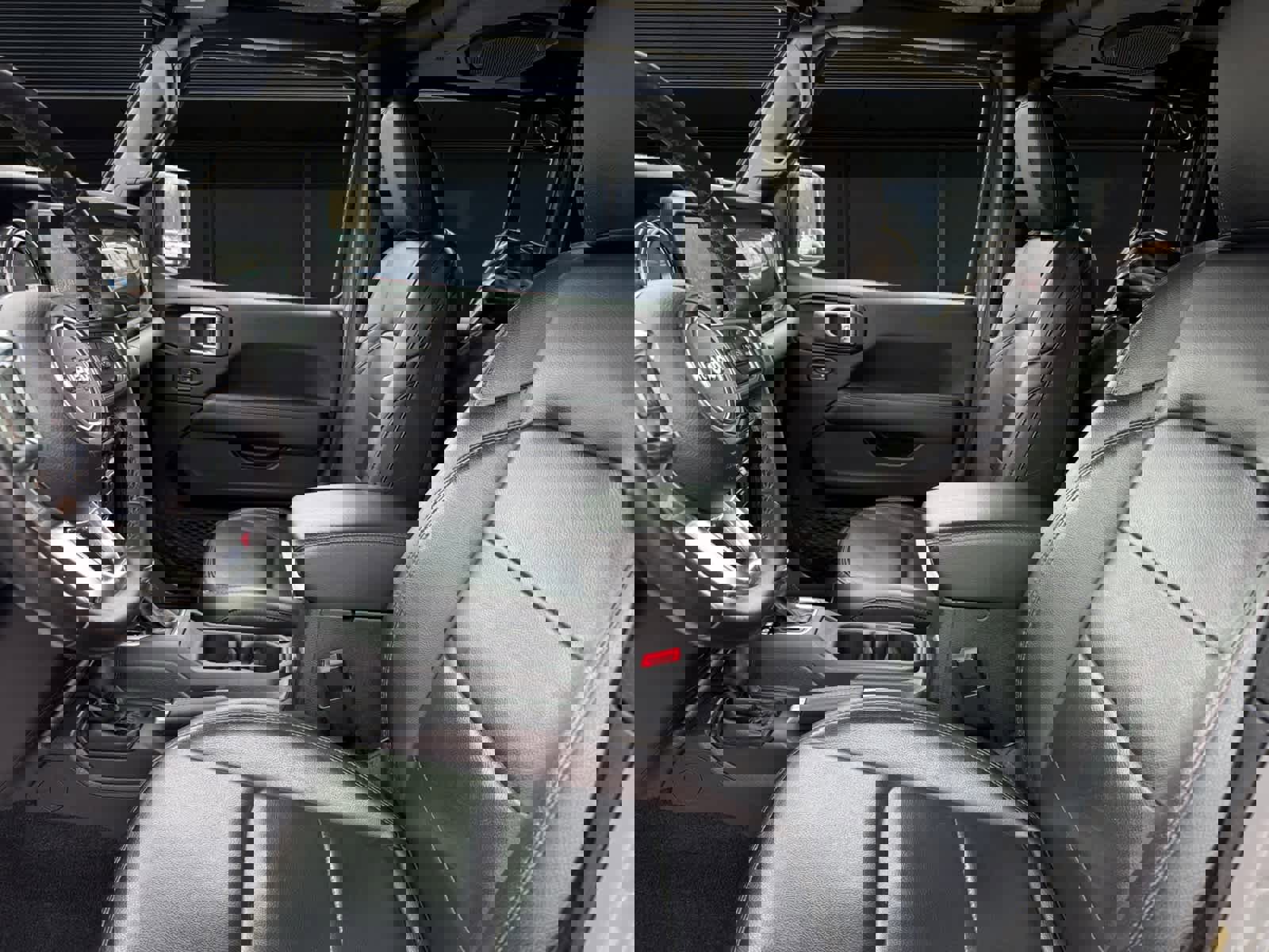 Used 2021 Jeep Wrangler Unlimited Sahara image 2