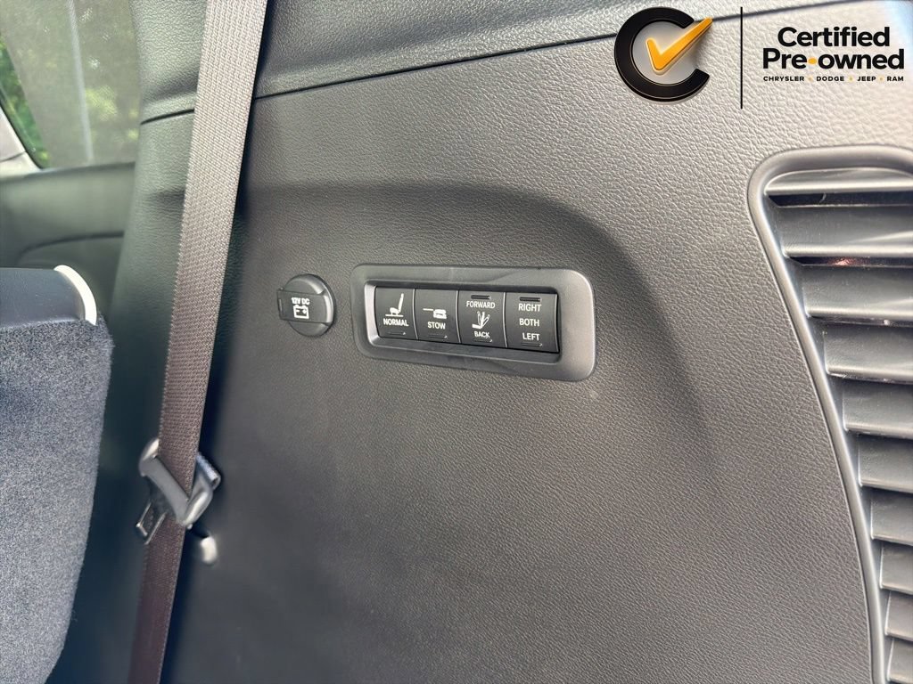Certified 2023 Chrysler Pacifica Limited w/ Uconnect Theater Family Group AWD/4WD image 24