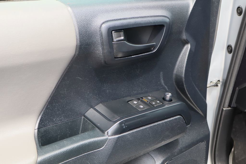 Used 2020 Toyota Tacoma SR image 18